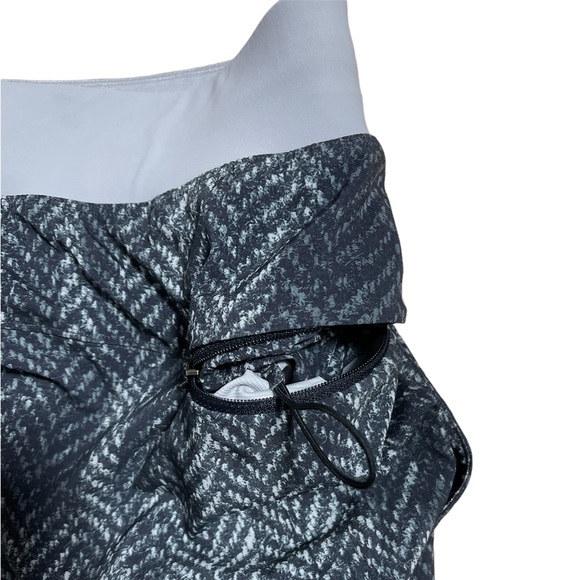 Lululemon training short with liner - Picture 5 of 5